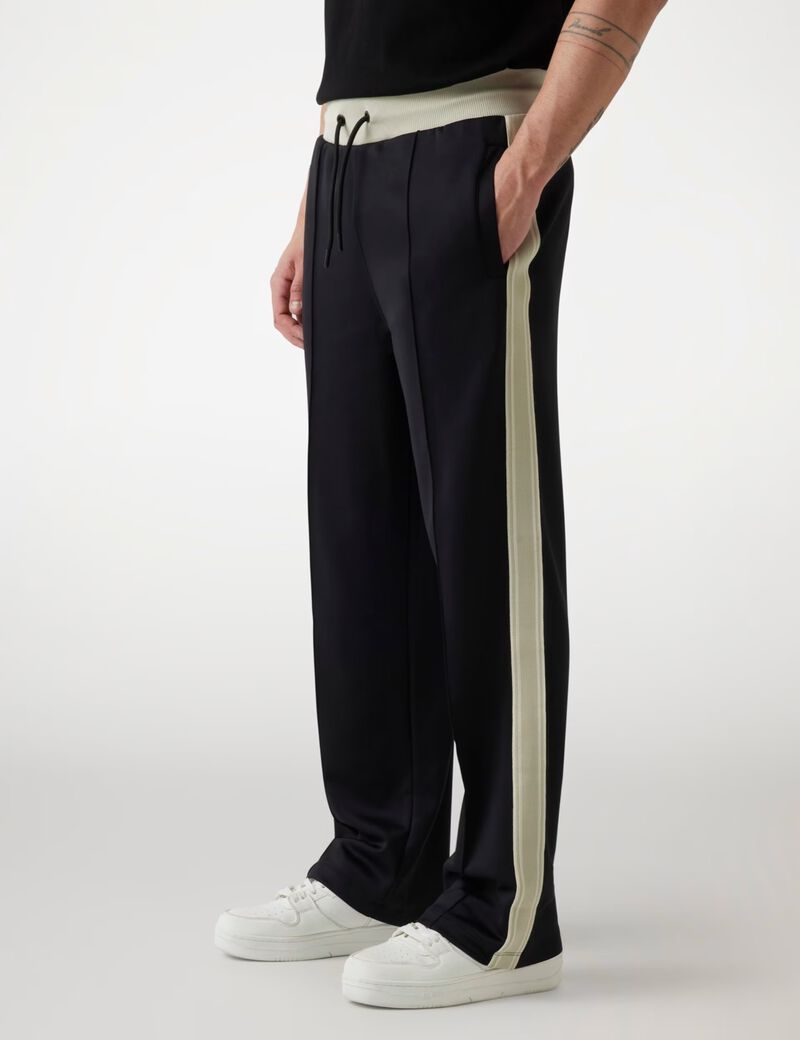 بنطال رياضي بأشرطة الشعار