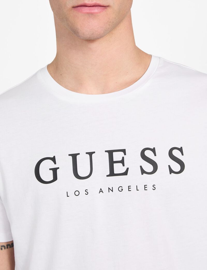 تي شيرت بشعار الماركة