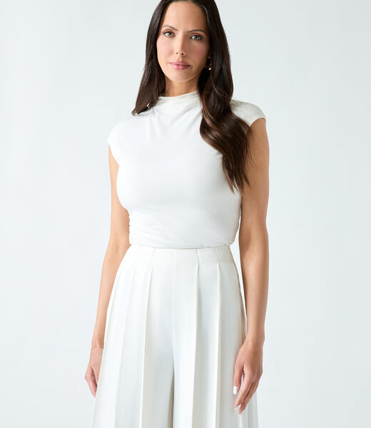 Sleeveless solid top