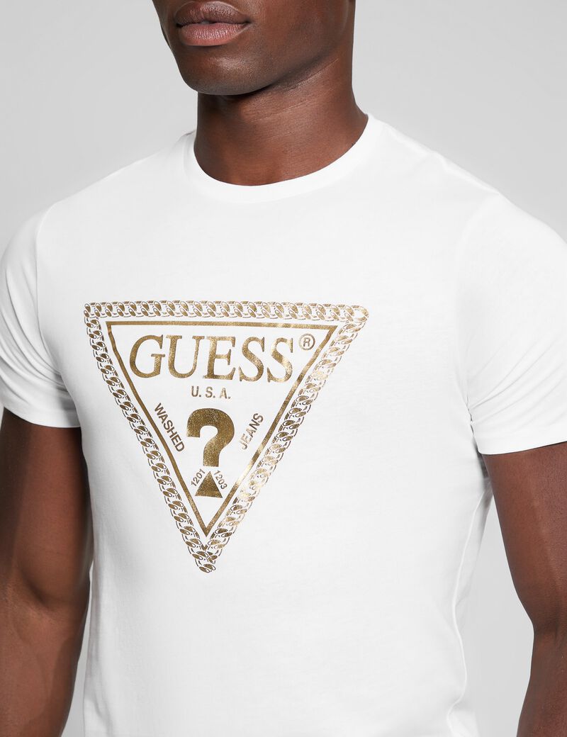 تي شيرت بشعار مثلث السلسلة