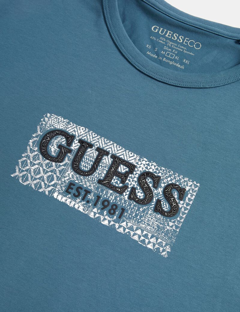 تي شيرت بشعار أمامي