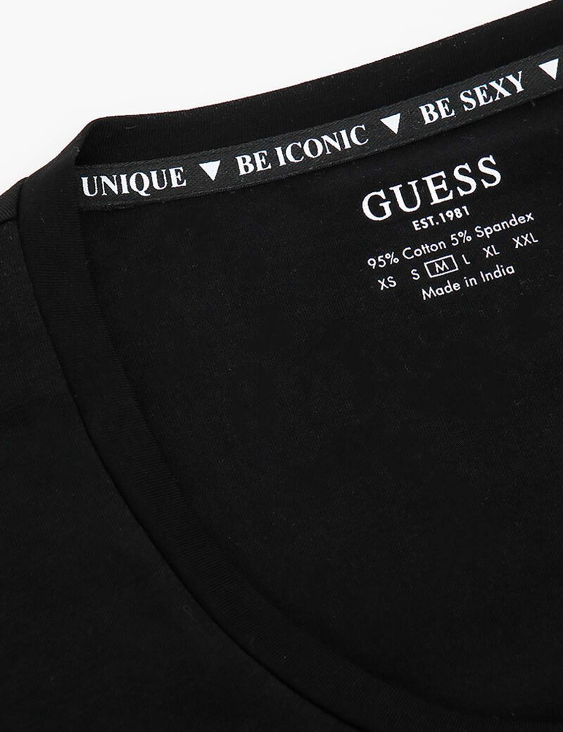 تي شيرت بأكمام طويلة وياقة دائرية