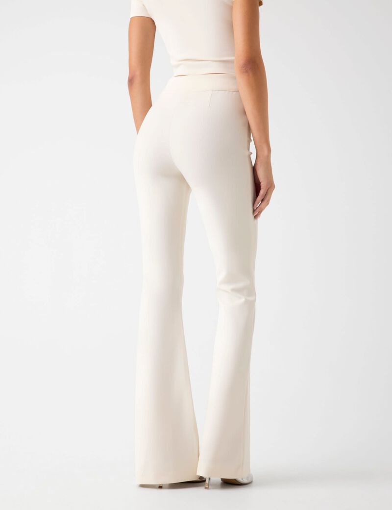 بنطال واسع بخصر مرتفع