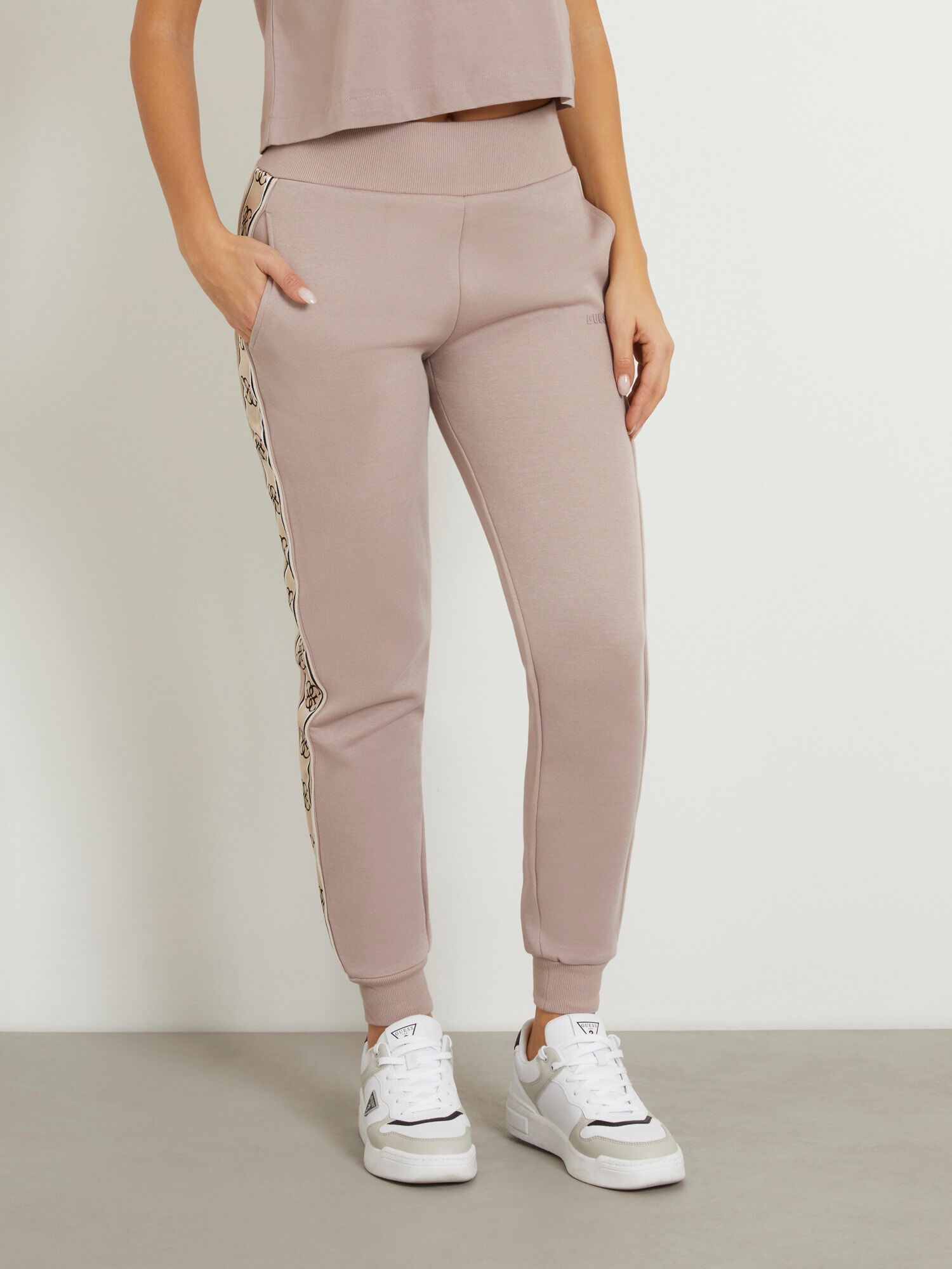 Guess jogger 2025