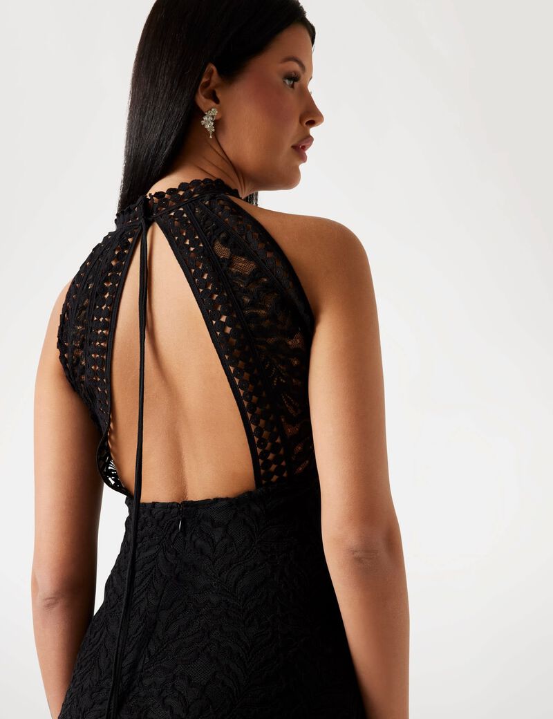 فستان قصير من الدانتيل