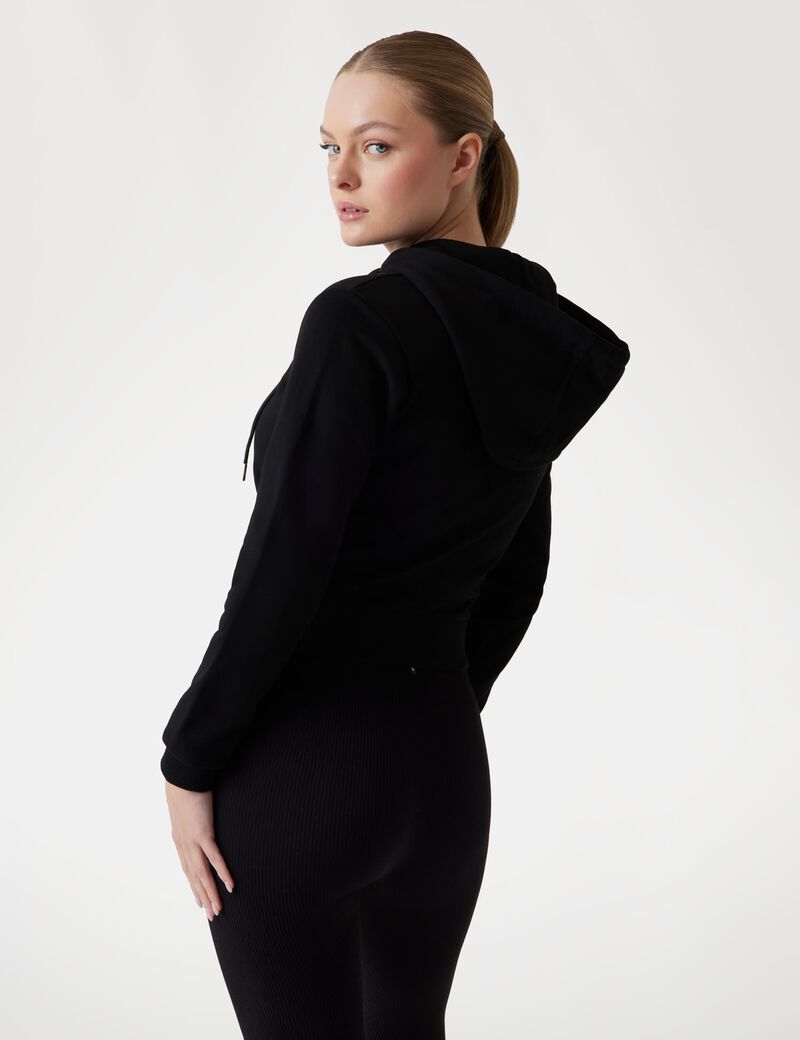 سويت شيرت بغطاء رأس مرصع بأحجار الراين