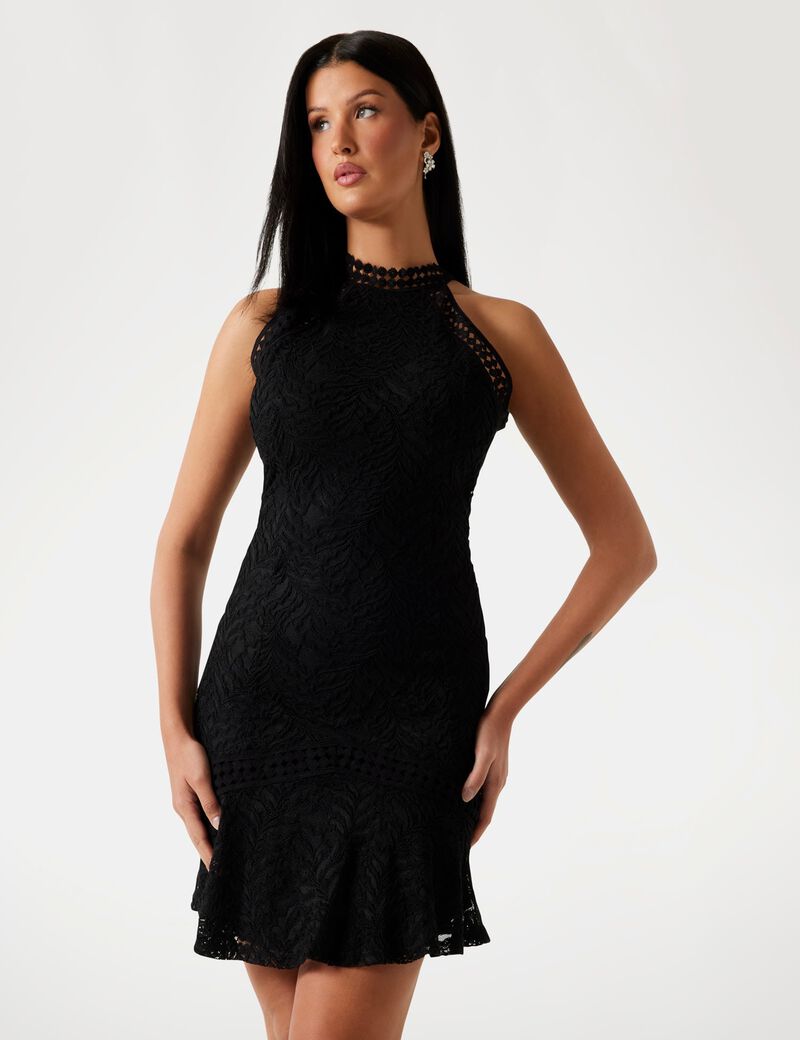 فستان قصير من الدانتيل