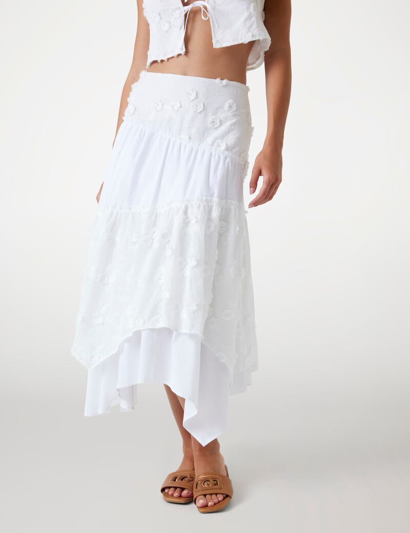 تنورة متوسطة غير متماثلة