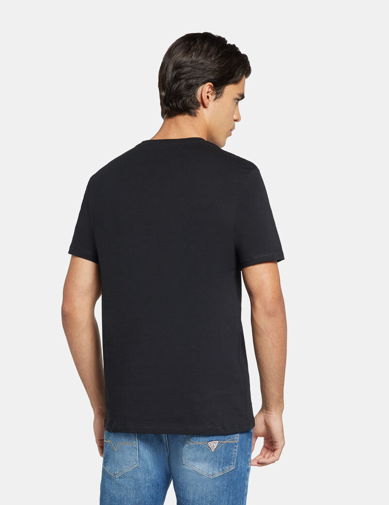 تيشيرت مطاطي بشعار مثلث